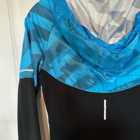 Nike blue and black zippered hooded light weight dri-fit jacket, extra small - Picture 6 of 9